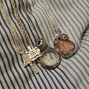 Lot of fashion necklaces and earrings.